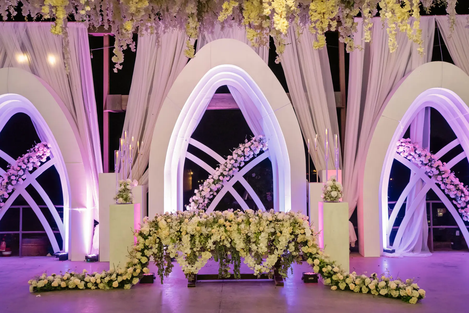 Wedding head table arches at Mere's by Imperial Events